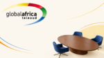 Logo officiel Global Africa-Telesud et table de conseil illustrant une audience de décideurs.