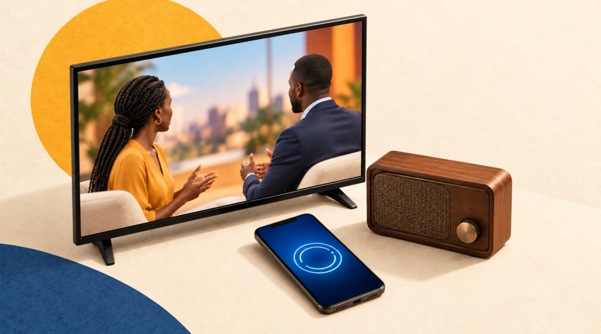 Téléviseur, smartphone et poste de radio illustrant les trois usages médias étudiés par Africascope.
