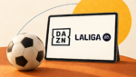 Ballon de football devant une tablette affichant les logos officiels DAZN et LALIGA EA SPORTS.
